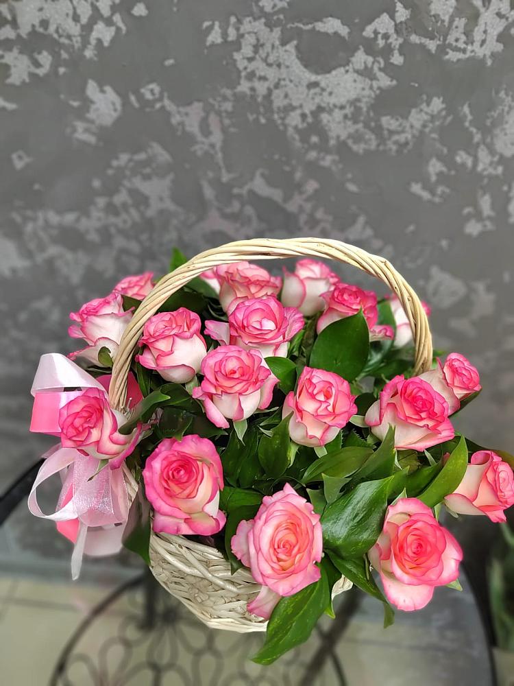 Цветочная композиция из Розы в корзине в Бакчаре