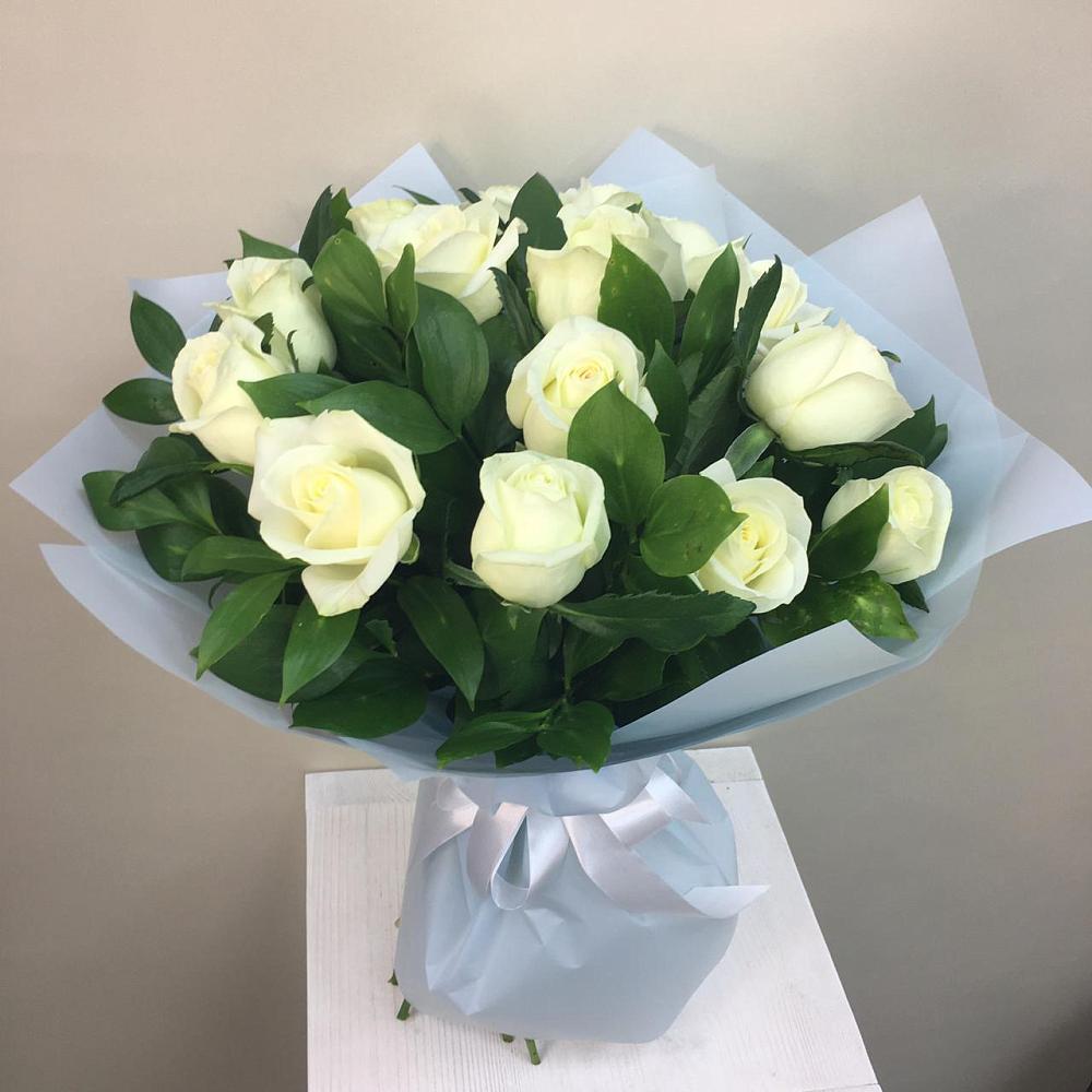 Букет 15 Белых роз Проуд в Бакчаре