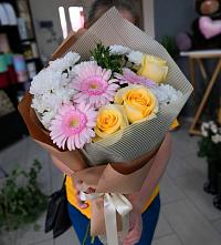 Букет цветов из:  Герберы, Розы и Хризантемы в Бакчаре