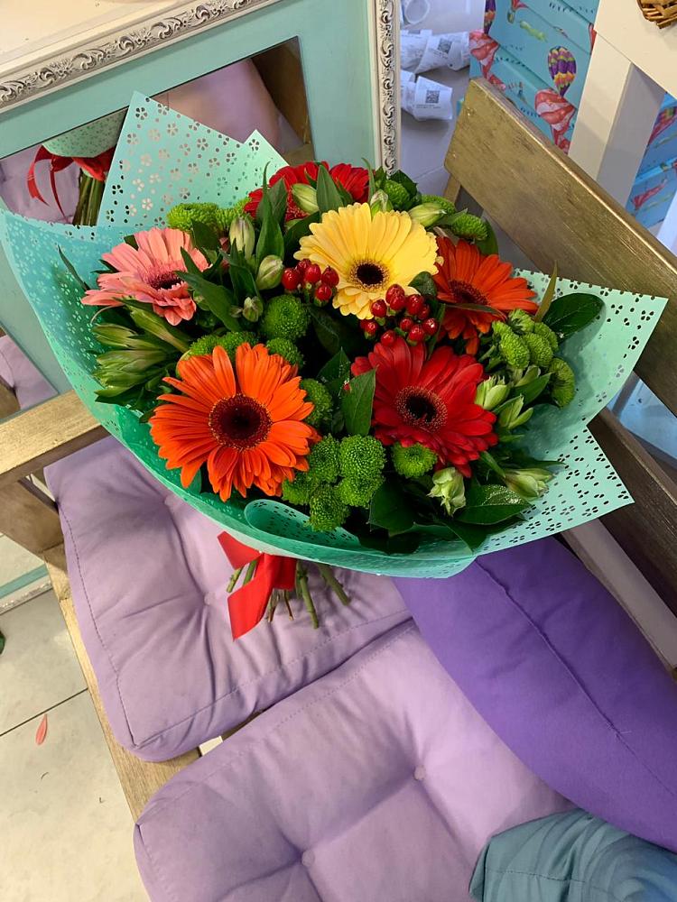 Букет цветов из: Герберы, Хризантемы и Альстромерии в Бакчаре