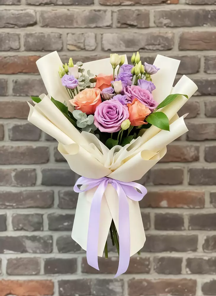 Букет цветов из: Лизиантусы и Розы в Бакчаре