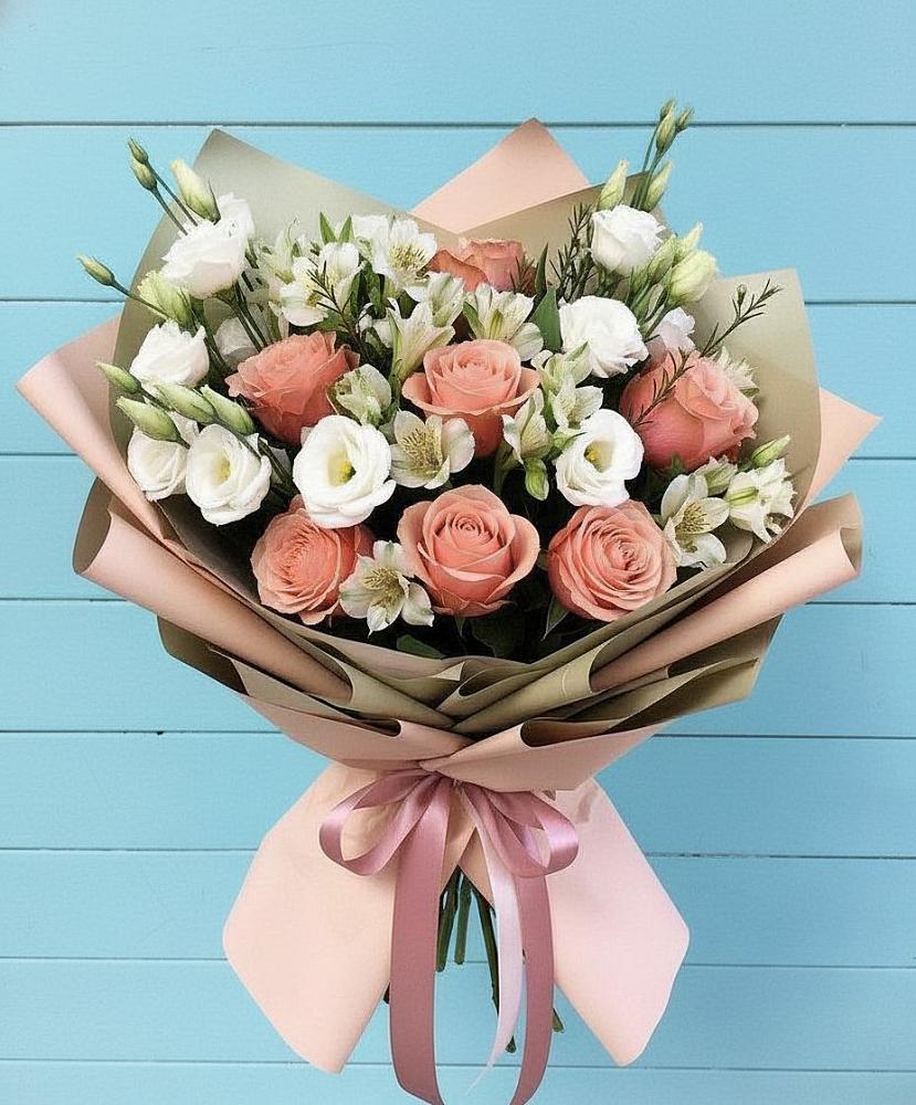 Букет цветов из: Розы, Альстромерии и Лизиантусы в Бакчаре