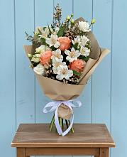 Букет цветов из:  Альстромерии, Лизиантусы, Розы и Хризантемы в Бакчаре