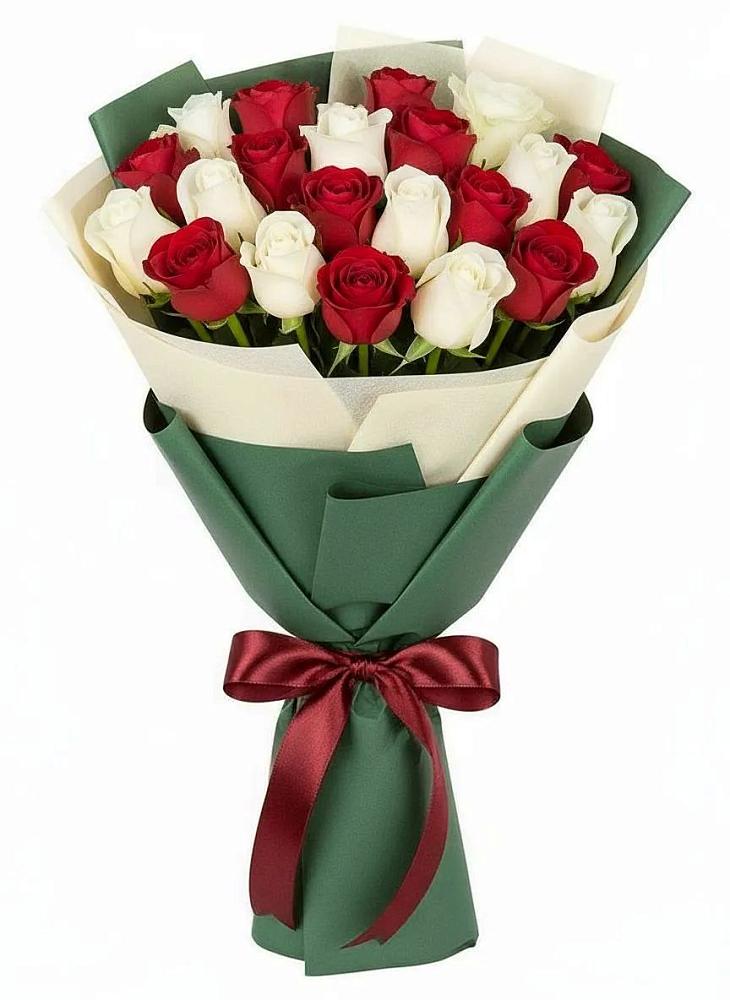 Букет Микс из красных и белых роз в Бакчаре