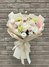 Букет Трепет мечты в Бакчаре Букет цветов из:  Гвоздики, Розы, Лизиантусы и Хризантемы в Бакчаре