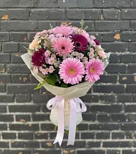 Букет яркие краски в Бакчаре Букет цветов из:  Герберы и Хризантемы в Бакчаре