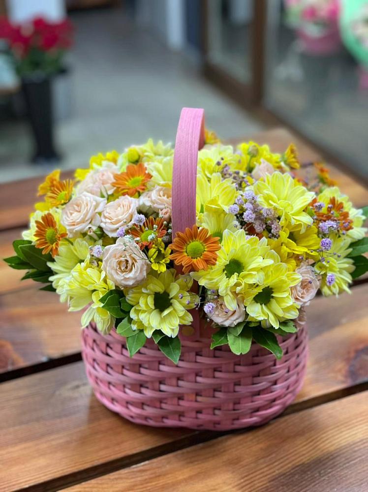Цветочная композиция из Хризантемы и Розы в корзине в Бакчаре