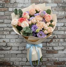 Букет цветов из:  Розы, Лизиантусы и Гвоздики в Бакчаре