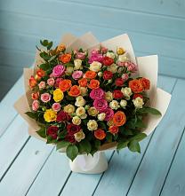 Букет Микс из разноцветных кустовых роз в Бакчаре