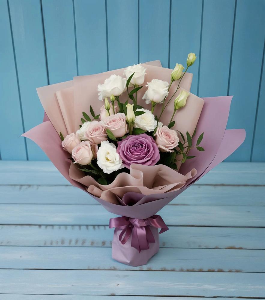 Букет цветов из: Розы и Лизиантусы в Бакчаре